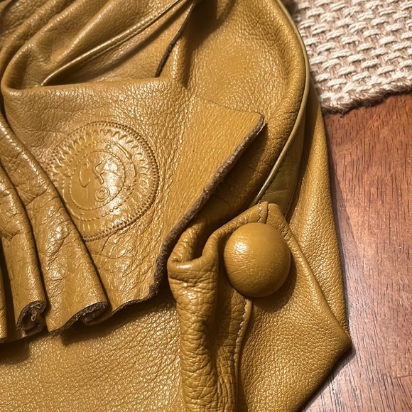 Carlos falchi gold gold yellow buffallo shoulder used - Picture 2 of 6